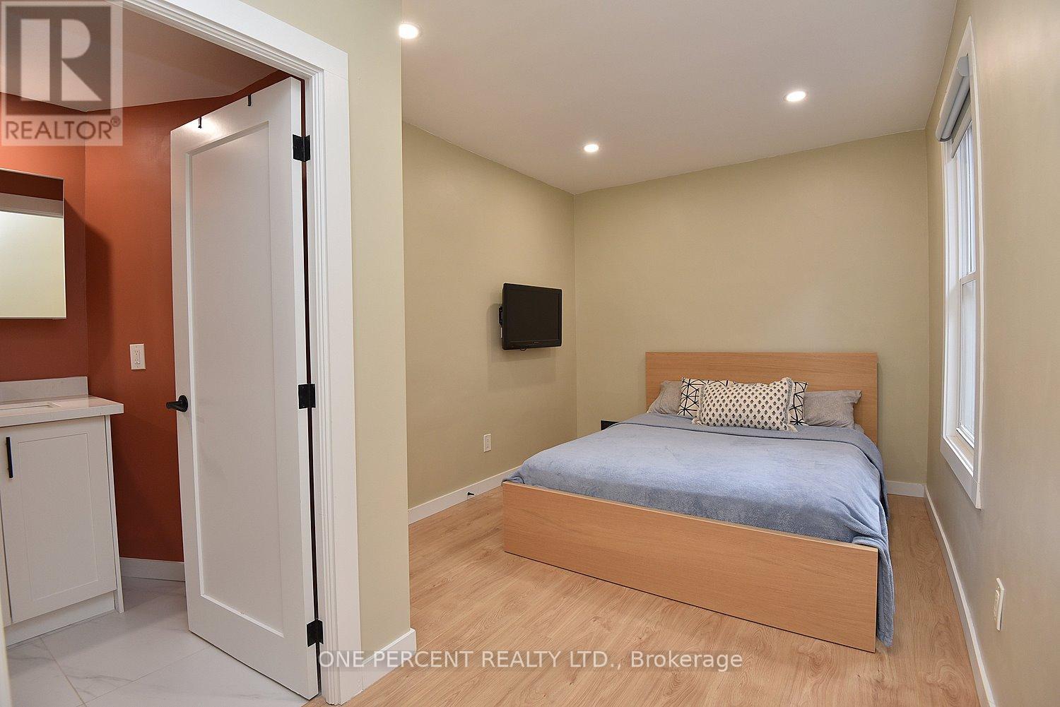 273 Robert Street, Hamilton, Ontario  L8L 2R5 - Photo 15 - X12346284