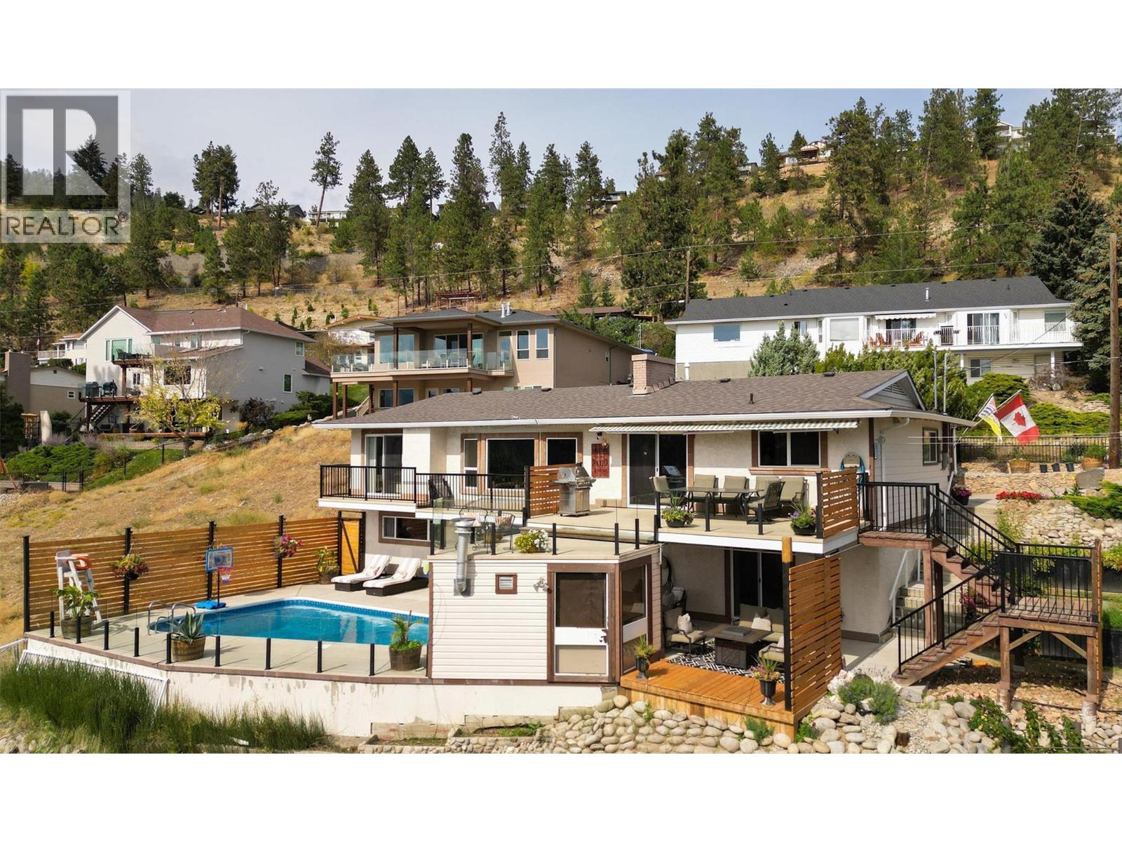 4185 3rd Avenue Peachland Photo 2