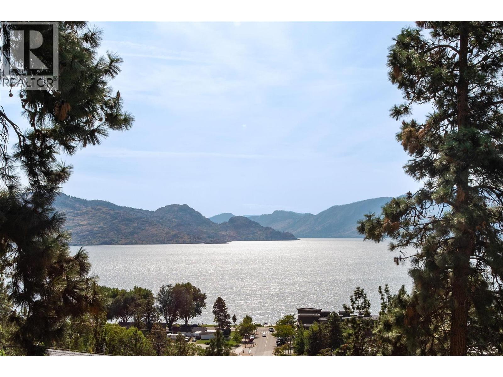 4185 3rd Avenue Peachland Photo 3