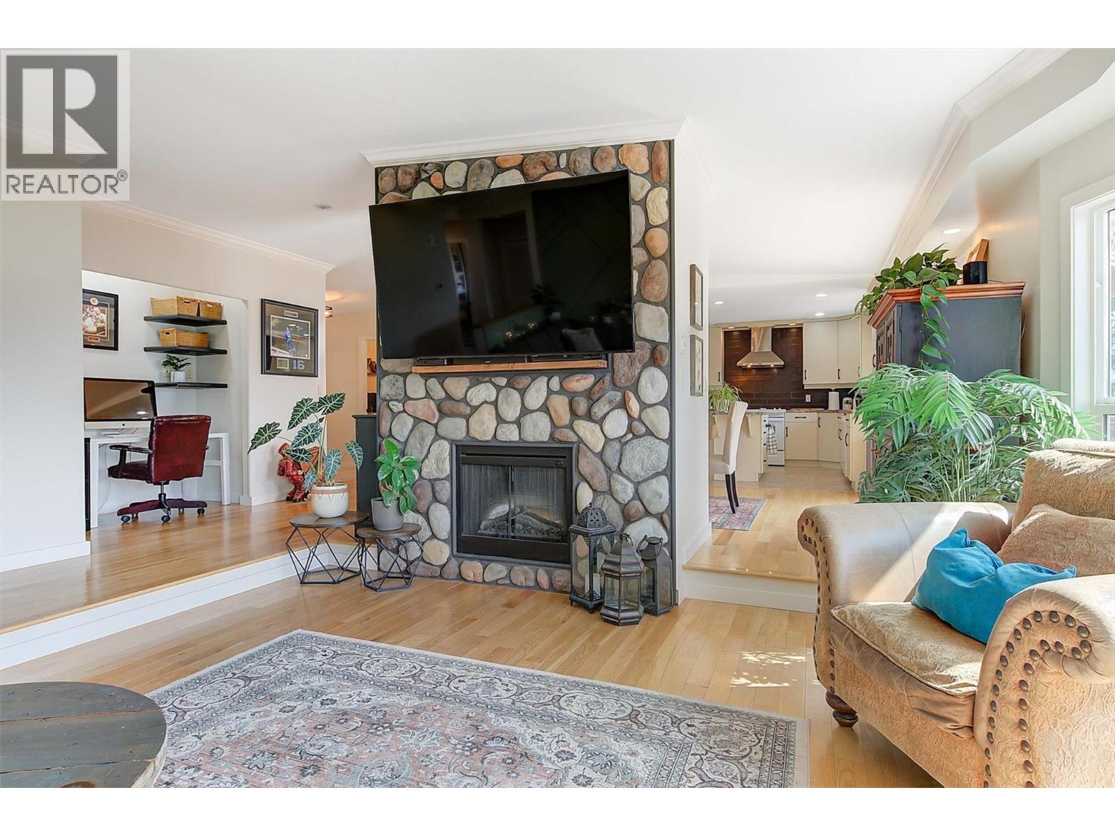 4185 3rd Avenue Peachland Photo 9