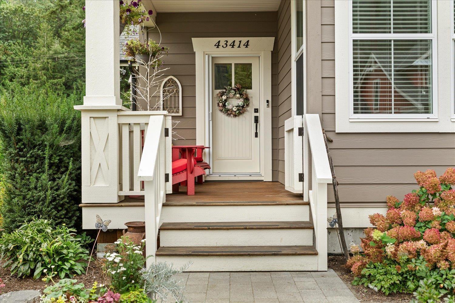 43414 Creekside Circle, Cultus Lake South, Lindell Beach, British Columbia  V2R 0Z4 - Photo 2 - R3047371