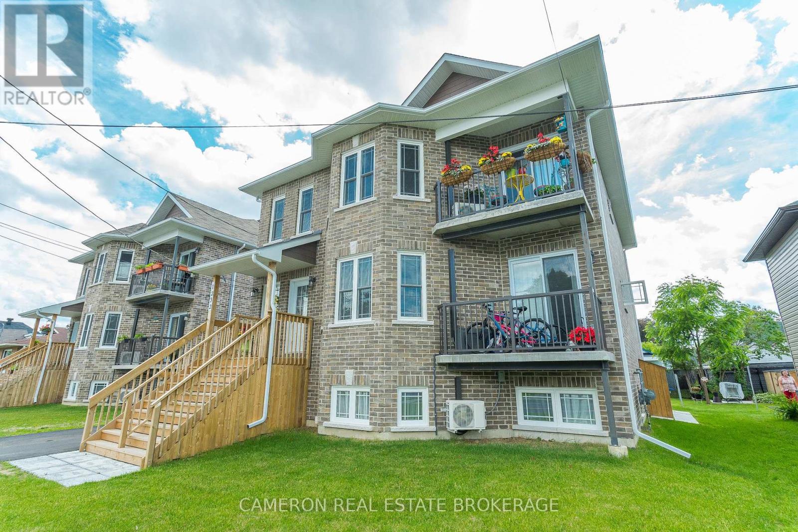 A - 1232 Cumberland Street, Cornwall, Ontario  K6J 4K5 - Photo 3 - X12401491