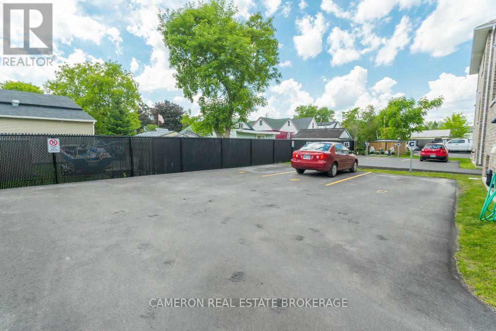 A - 1232 Cumberland Street, Cornwall, Ontario  K6J 4K5 - Photo 4 - X12401491