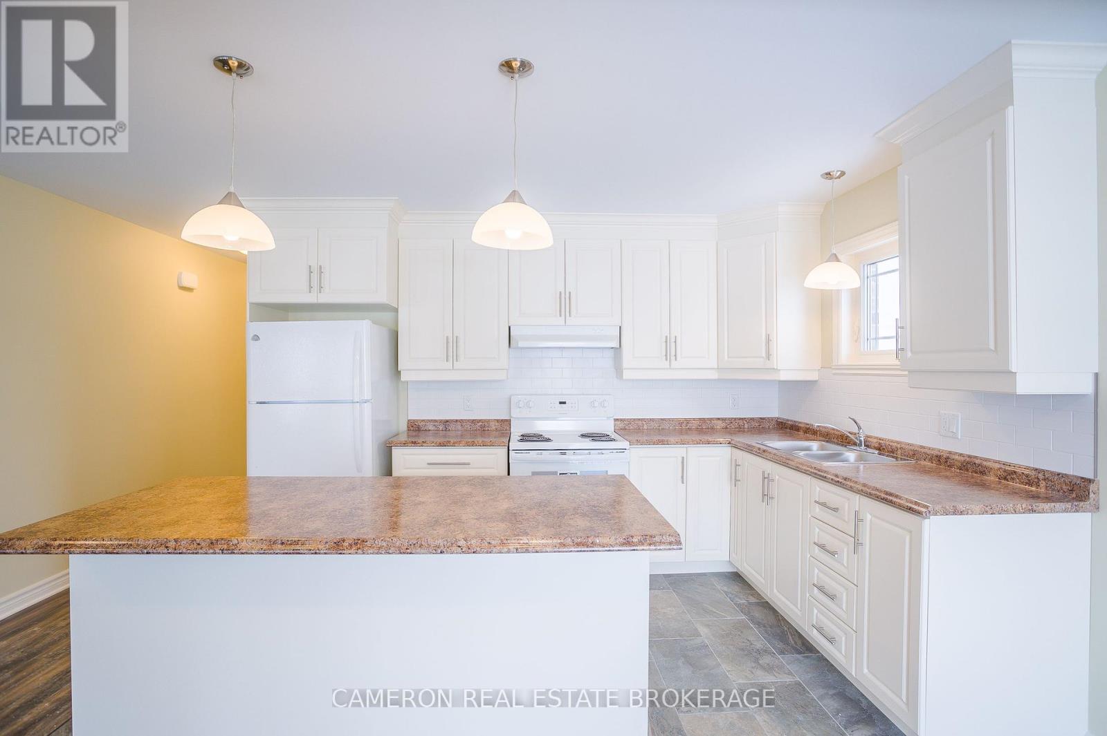 A - 1232 Cumberland Street, Cornwall, Ontario  K6J 4K5 - Photo 9 - X12401491