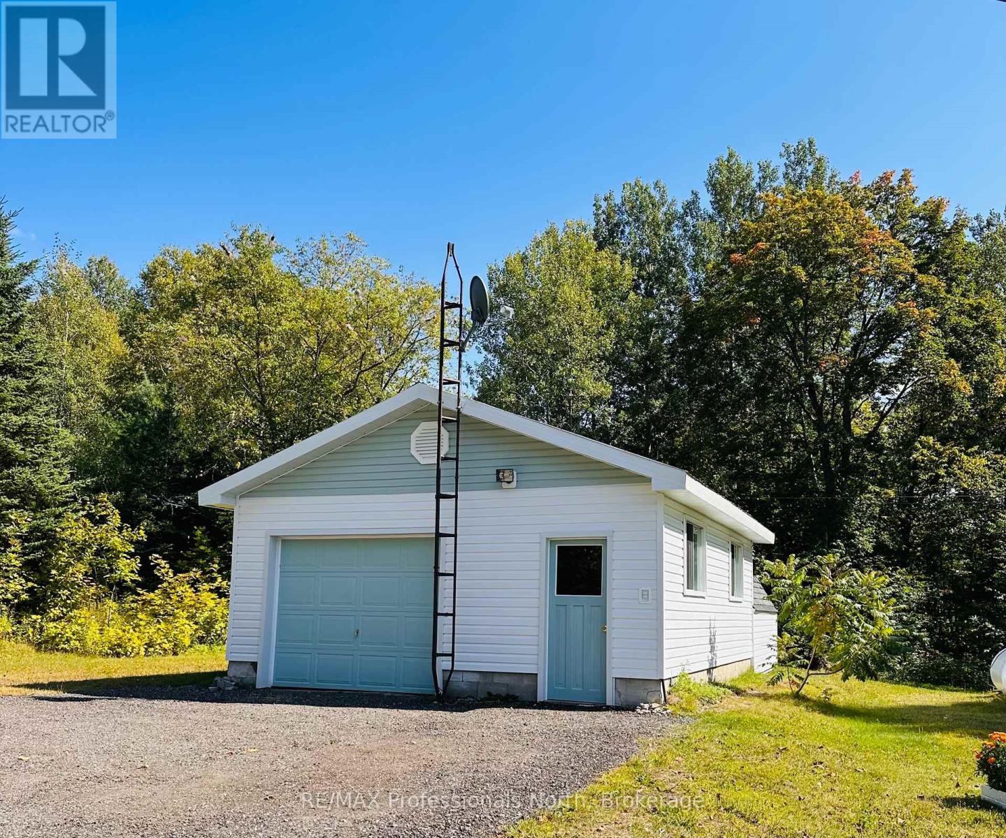 1671 Hwy 60 Highway, Huntsville, Ontario  P1H 1A2 - Photo 16 - X12400081