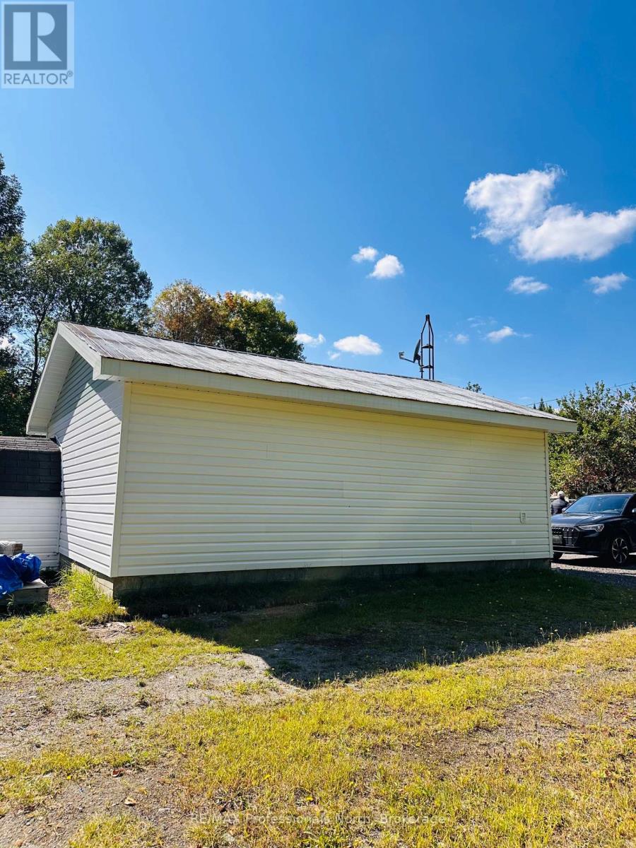 1671 Hwy 60 Highway, Huntsville, Ontario  P1H 1A2 - Photo 21 - X12400081