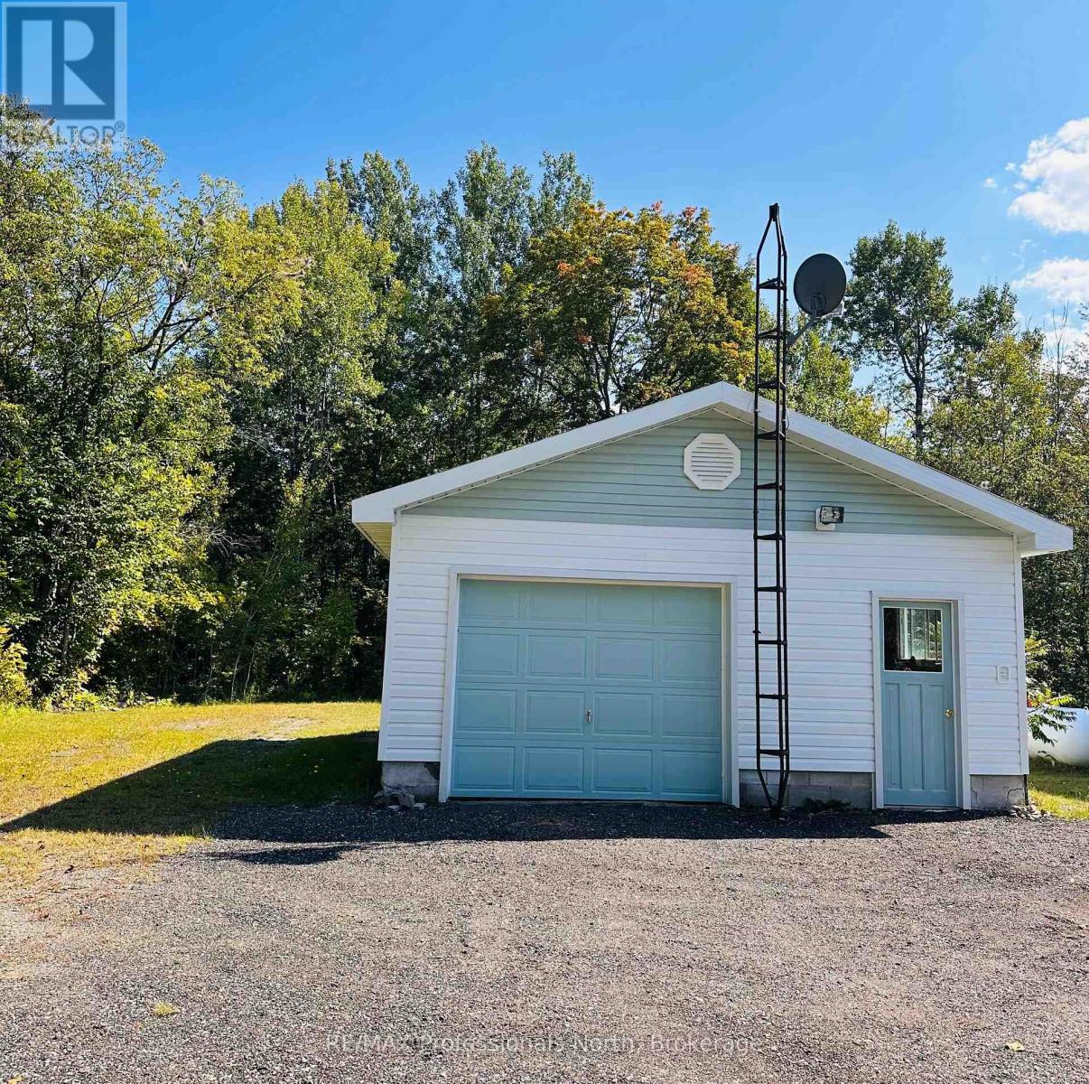 1671 Hwy 60 Highway, Huntsville, Ontario  P1H 1A2 - Photo 19 - X12400081
