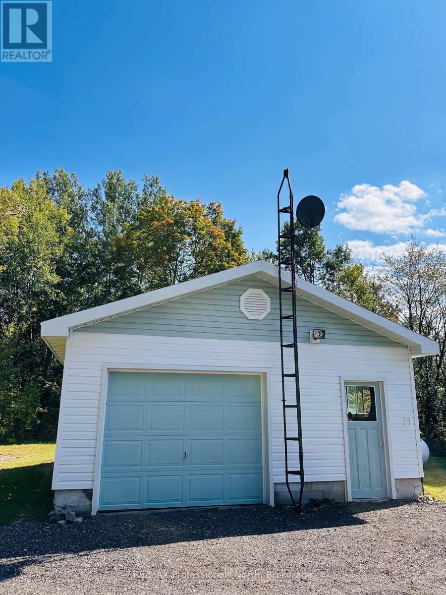 1671 Hwy 60 Highway, Huntsville, Ontario  P1H 1A2 - Photo 18 - X12400081