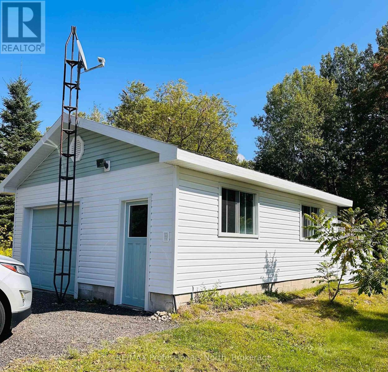 1671 Hwy 60 Highway, Huntsville, Ontario  P1H 1A2 - Photo 15 - X12400081