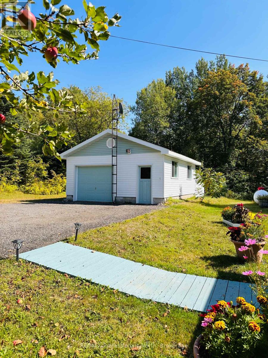 1671 Hwy 60 Highway, Huntsville, Ontario  P1H 1A2 - Photo 17 - X12400081
