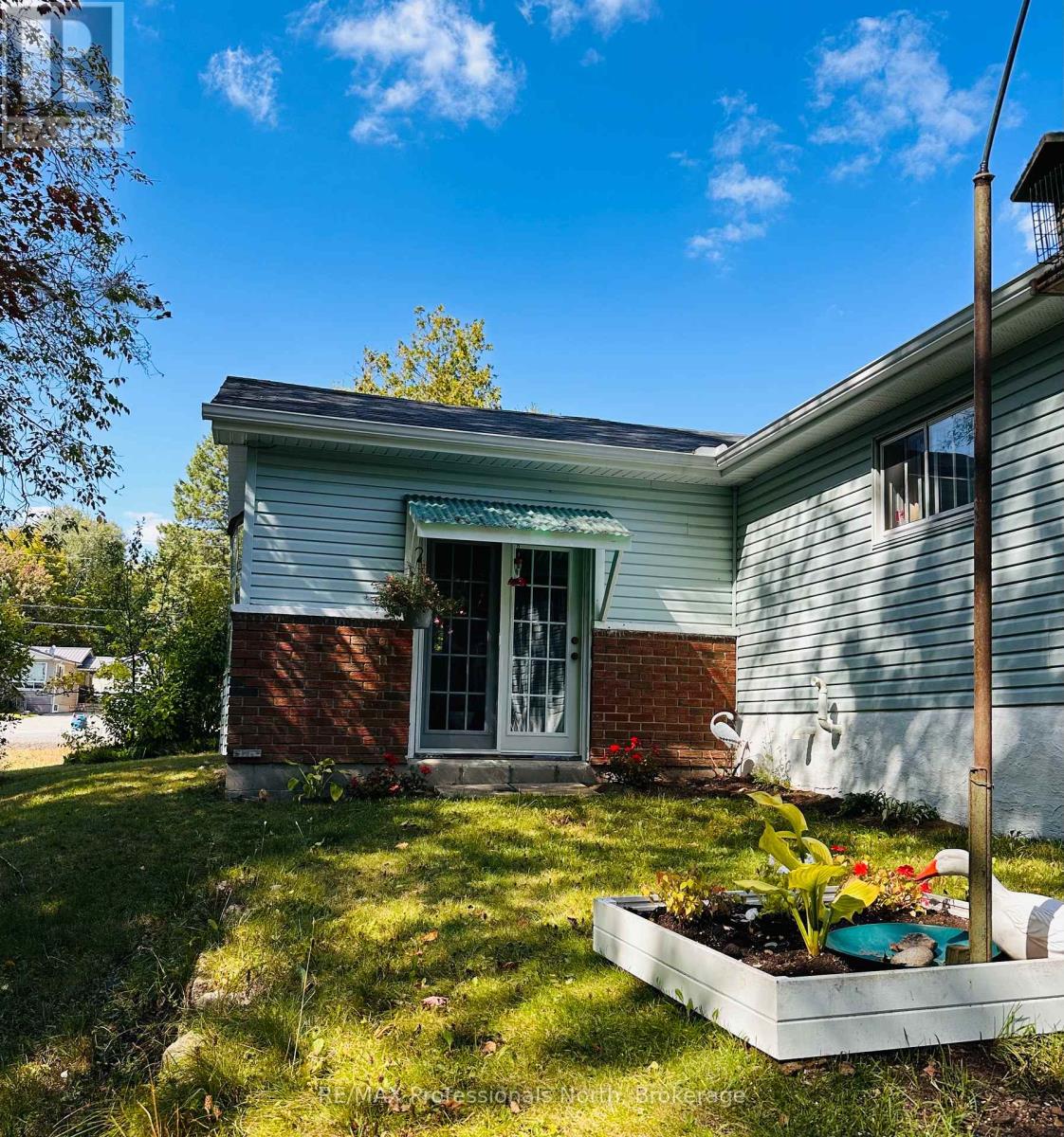 1671 Hwy 60 Highway, Huntsville, Ontario  P1H 1A2 - Photo 12 - X12400081