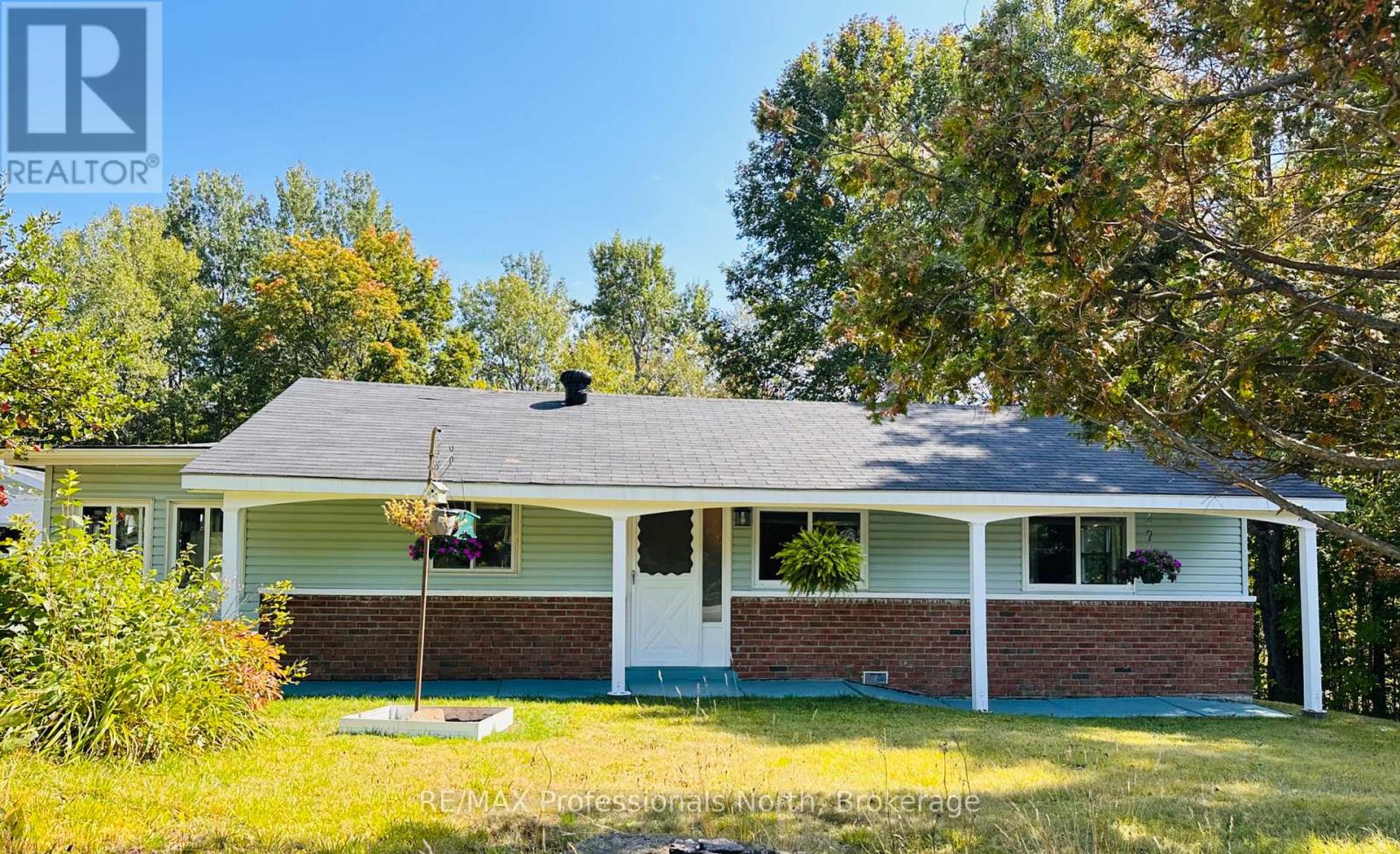 1671 Hwy 60 Highway, Huntsville, Ontario  P1H 1A2 - Photo 3 - X12400081