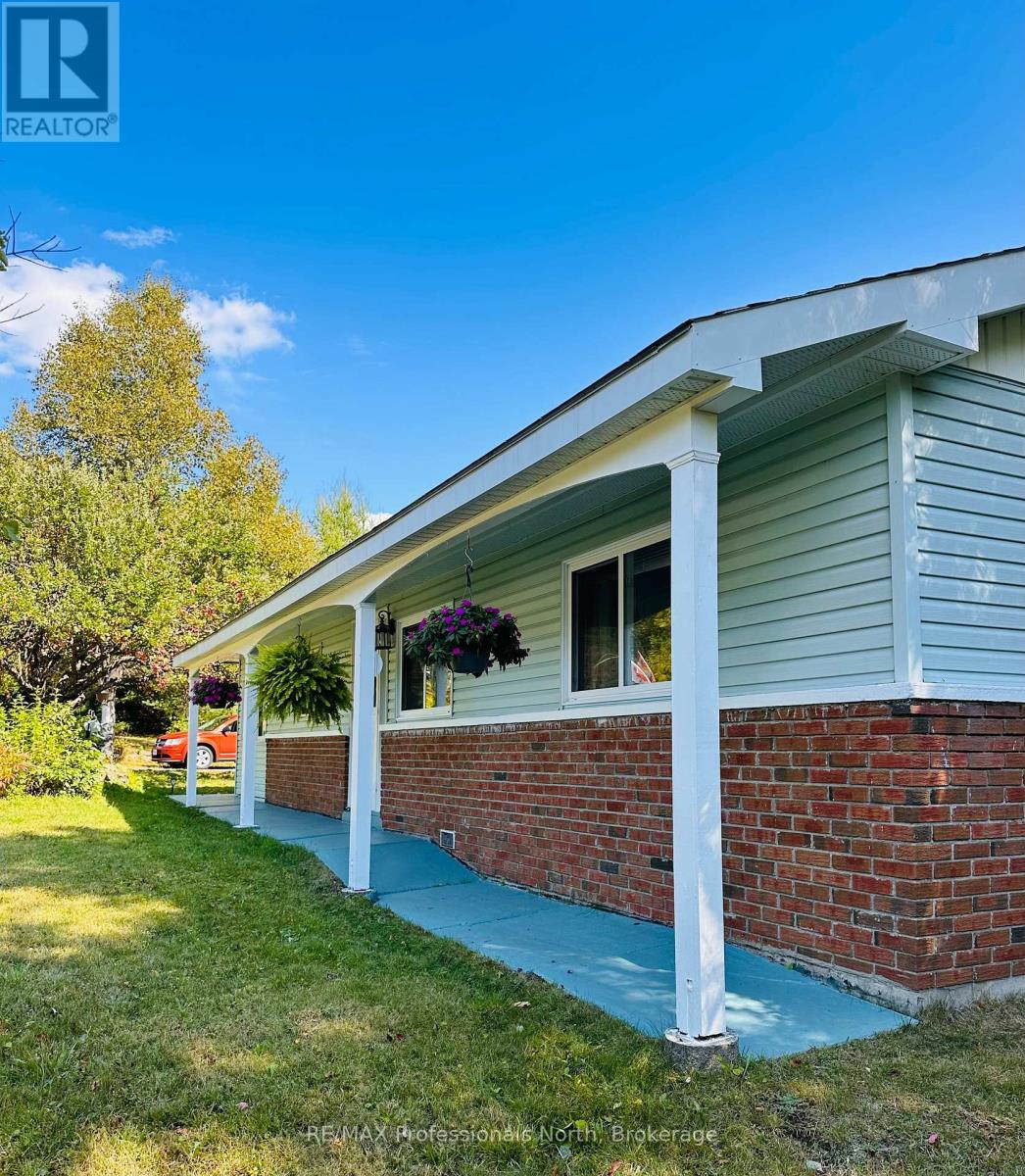1671 Hwy 60 Highway, Huntsville, Ontario  P1H 1A2 - Photo 4 - X12400081