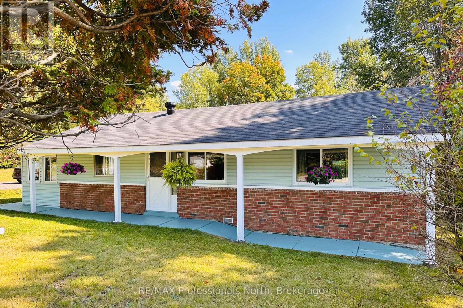 1671 Hwy 60 Highway, Huntsville, Ontario  P1H 1A2 - Photo 6 - X12400081