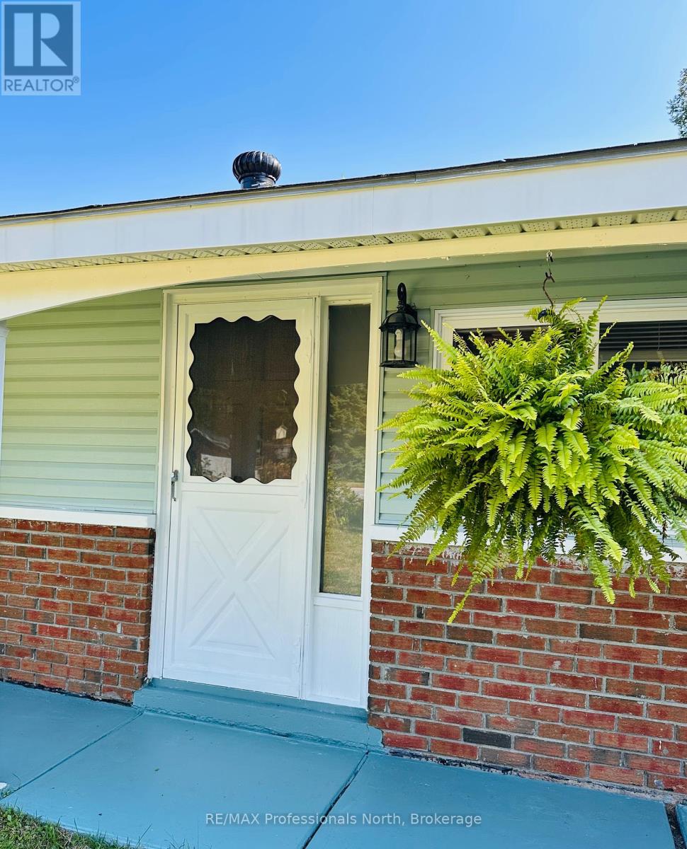 1671 Hwy 60 Highway, Huntsville, Ontario  P1H 1A2 - Photo 7 - X12400081
