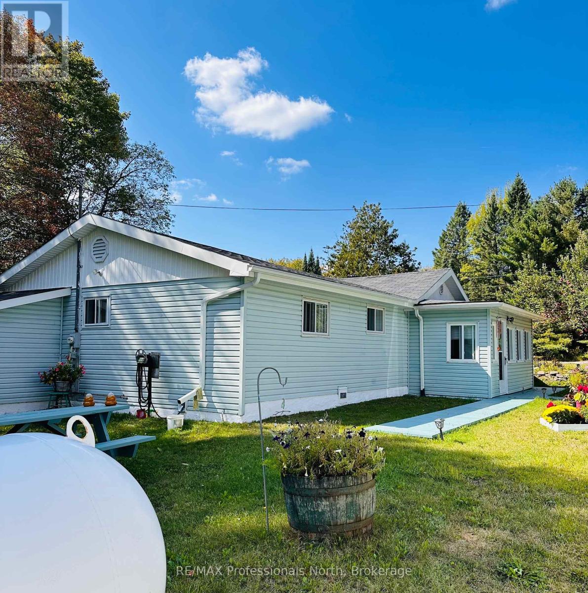 1671 Hwy 60 Highway, Huntsville, Ontario  P1H 1A2 - Photo 8 - X12400081