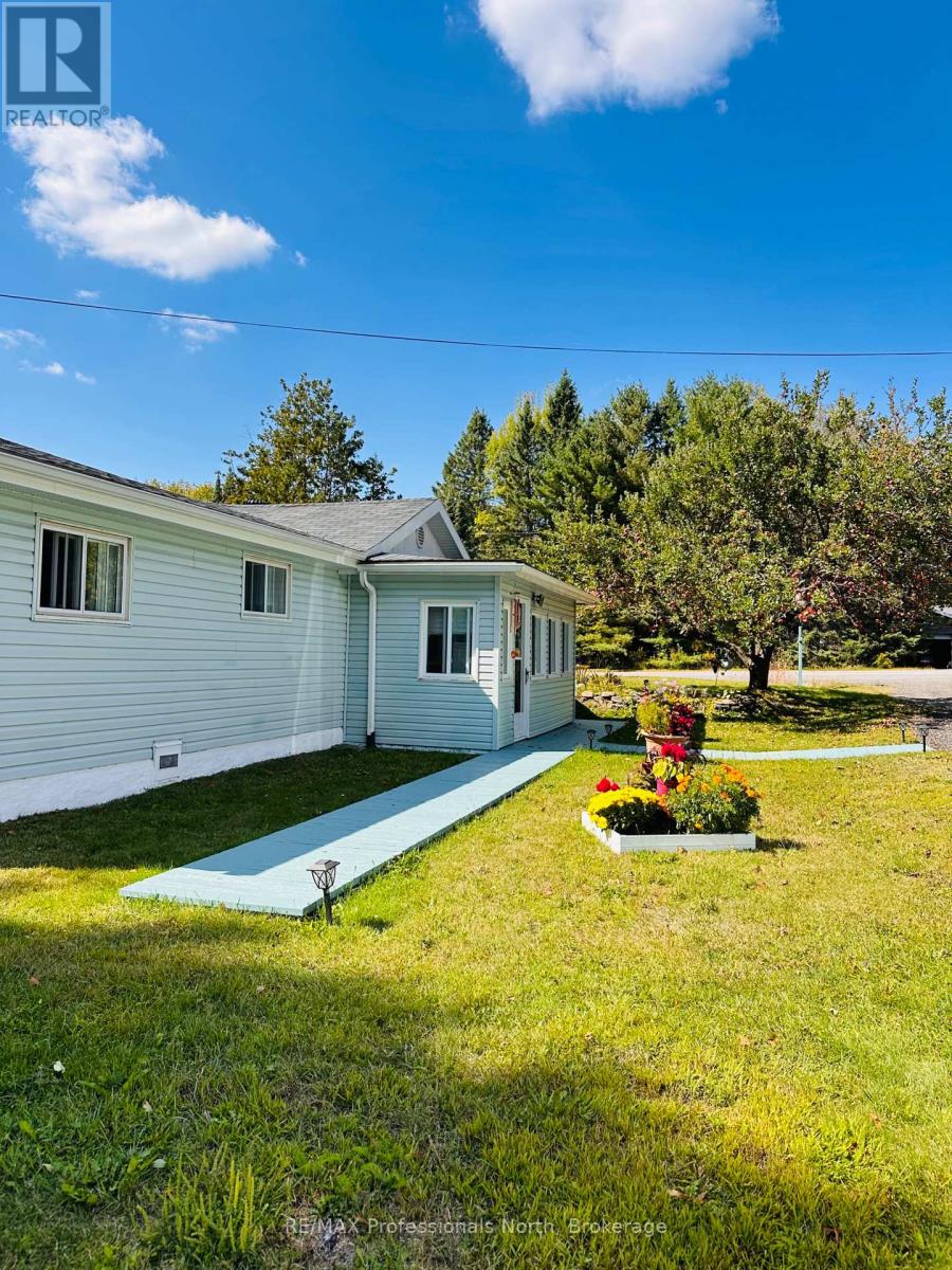 1671 Hwy 60 Highway, Huntsville, Ontario  P1H 1A2 - Photo 9 - X12400081