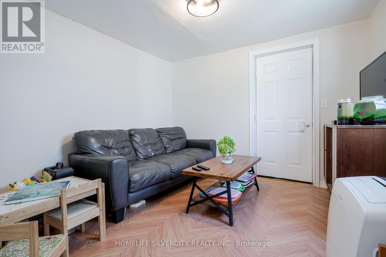 283 Park Road S, Oshawa, Ontario  L1J 4H4 - Photo 7 - E12401474
