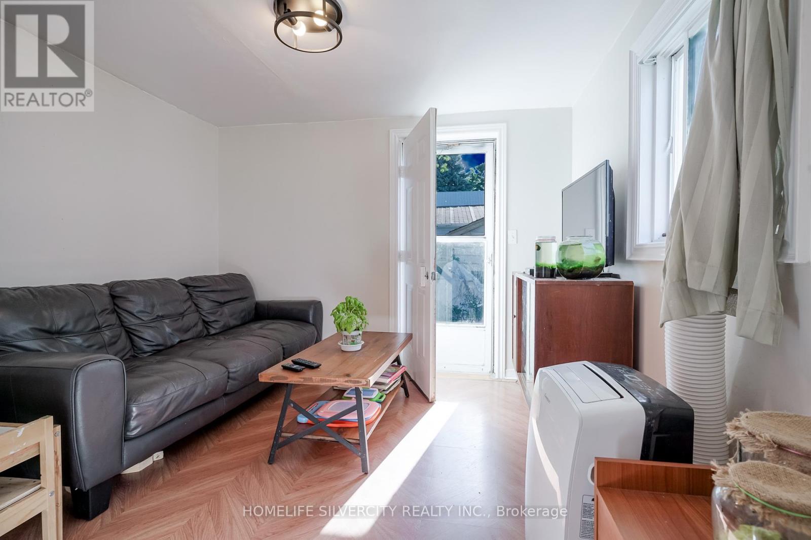 283 Park Road S, Oshawa, Ontario  L1J 4H4 - Photo 8 - E12401474