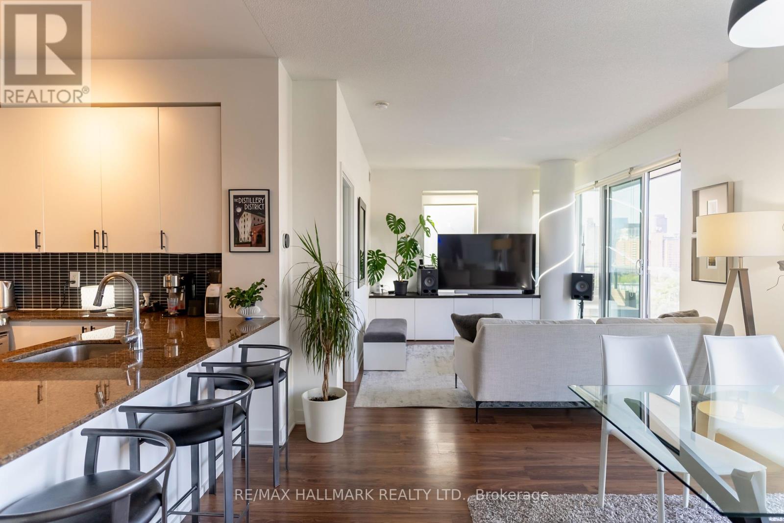 813 - 260 Sackville Street, Toronto (Regent Park), Ontario  M5A 0B3 - Photo 15 - C12392857