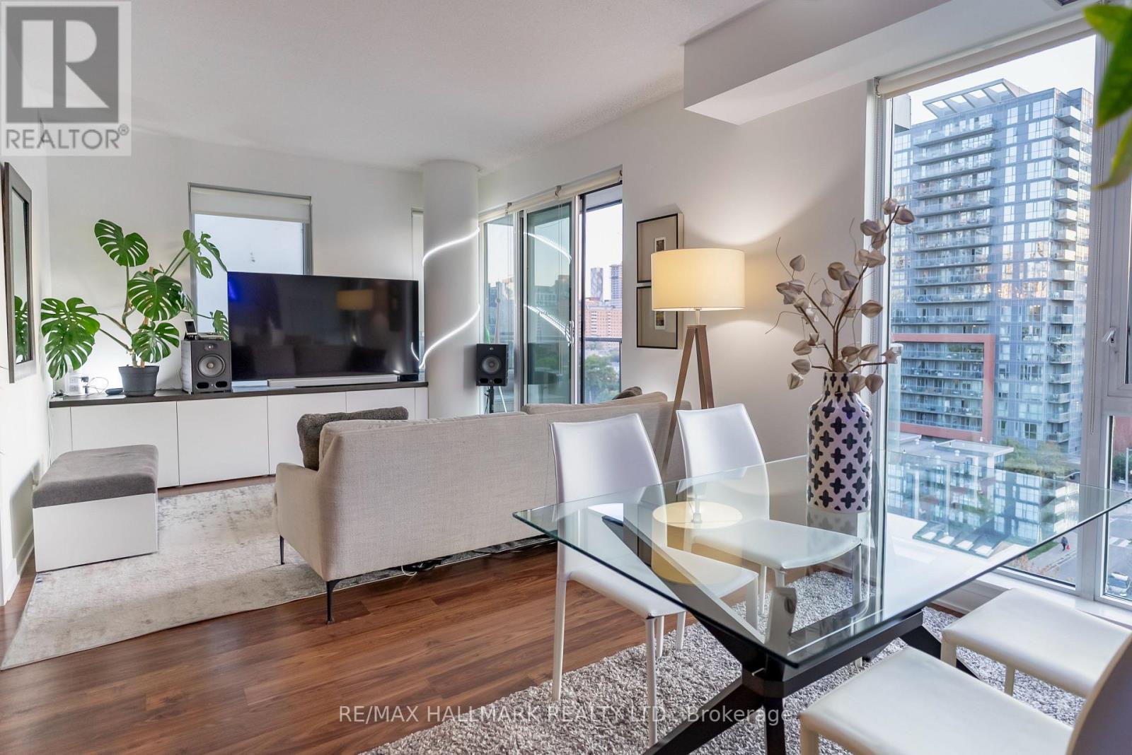 813 - 260 Sackville Street, Toronto (Regent Park), Ontario  M5A 0B3 - Photo 3 - C12392857