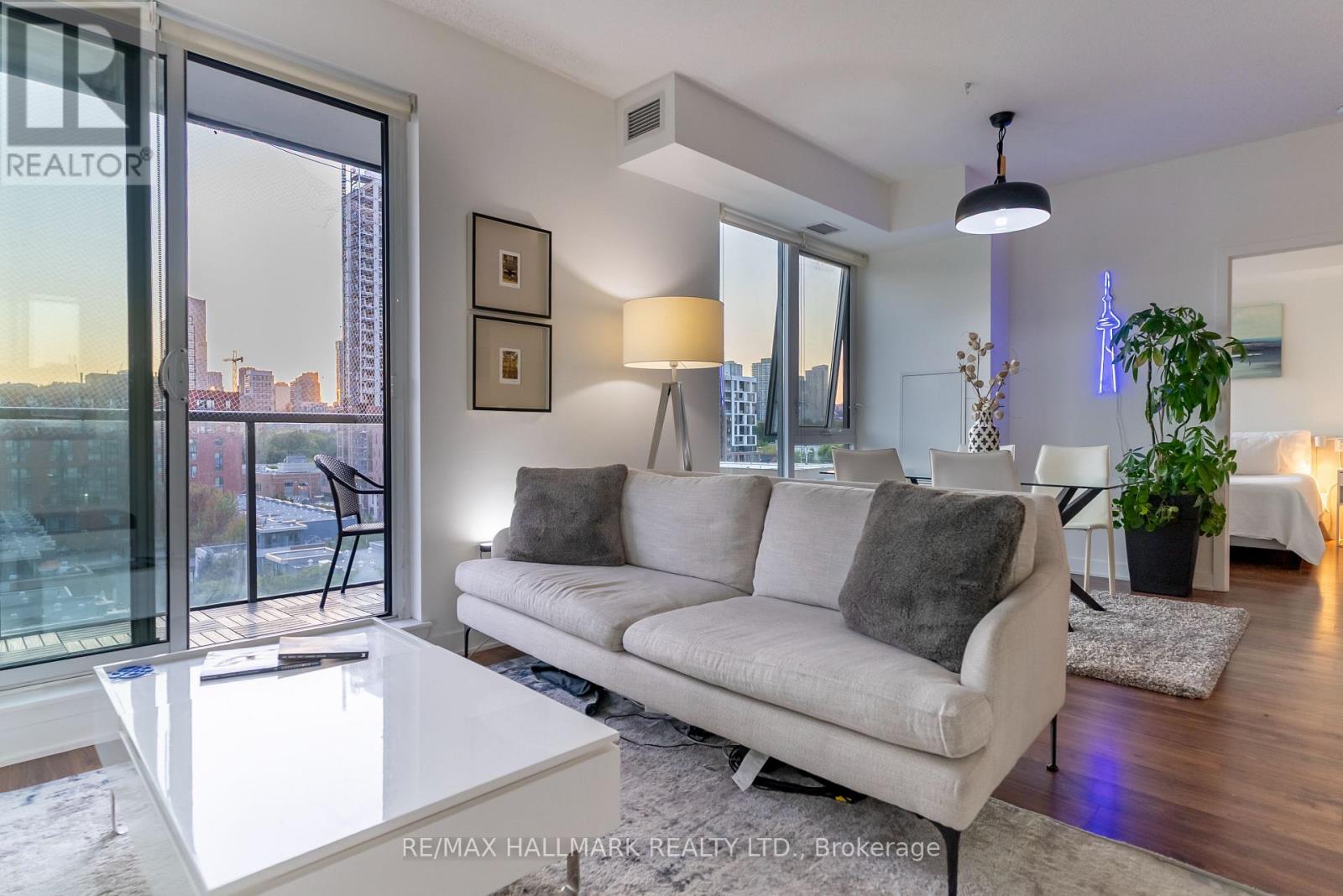 813 - 260 Sackville Street, Toronto (Regent Park), Ontario  M5A 0B3 - Photo 4 - C12392857