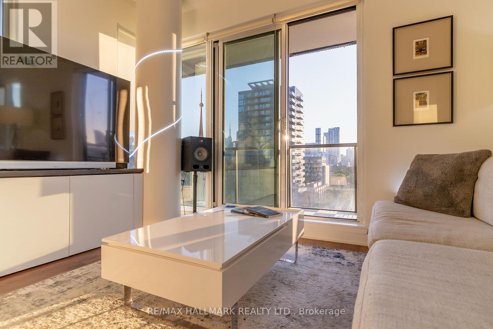 813 - 260 Sackville Street, Toronto (Regent Park), Ontario  M5A 0B3 - Photo 5 - C12392857