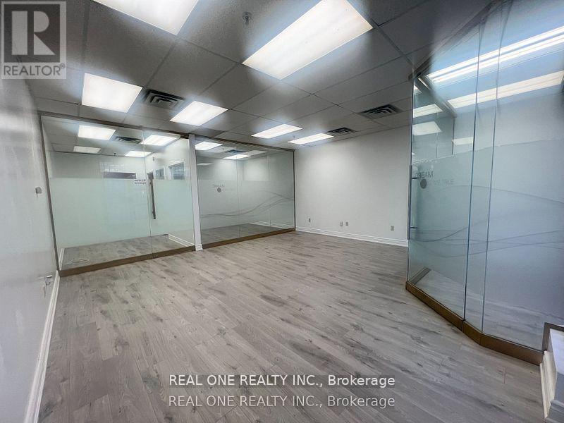 52 - 145 Royal Crest Court, Markham (Milliken Mills West), Ontario  L3R 9Z4 - Photo 1 - N12401468