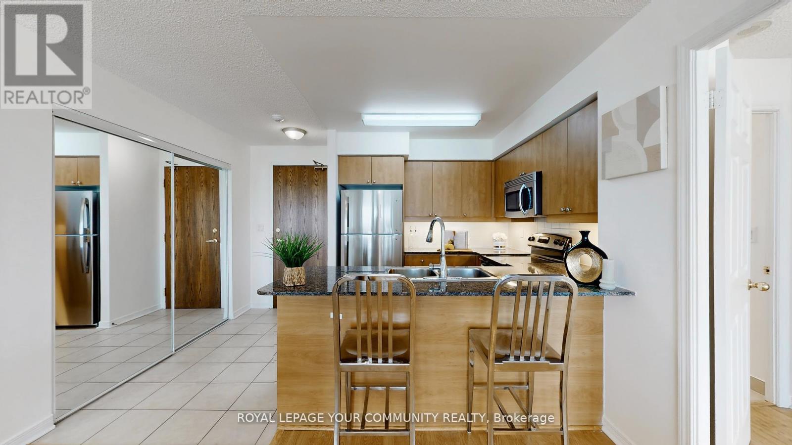 1005 - 185 Oneida Crescent, Richmond Hill (Langstaff), Ontario  L4B 0H4 - Photo 13 - N12401495