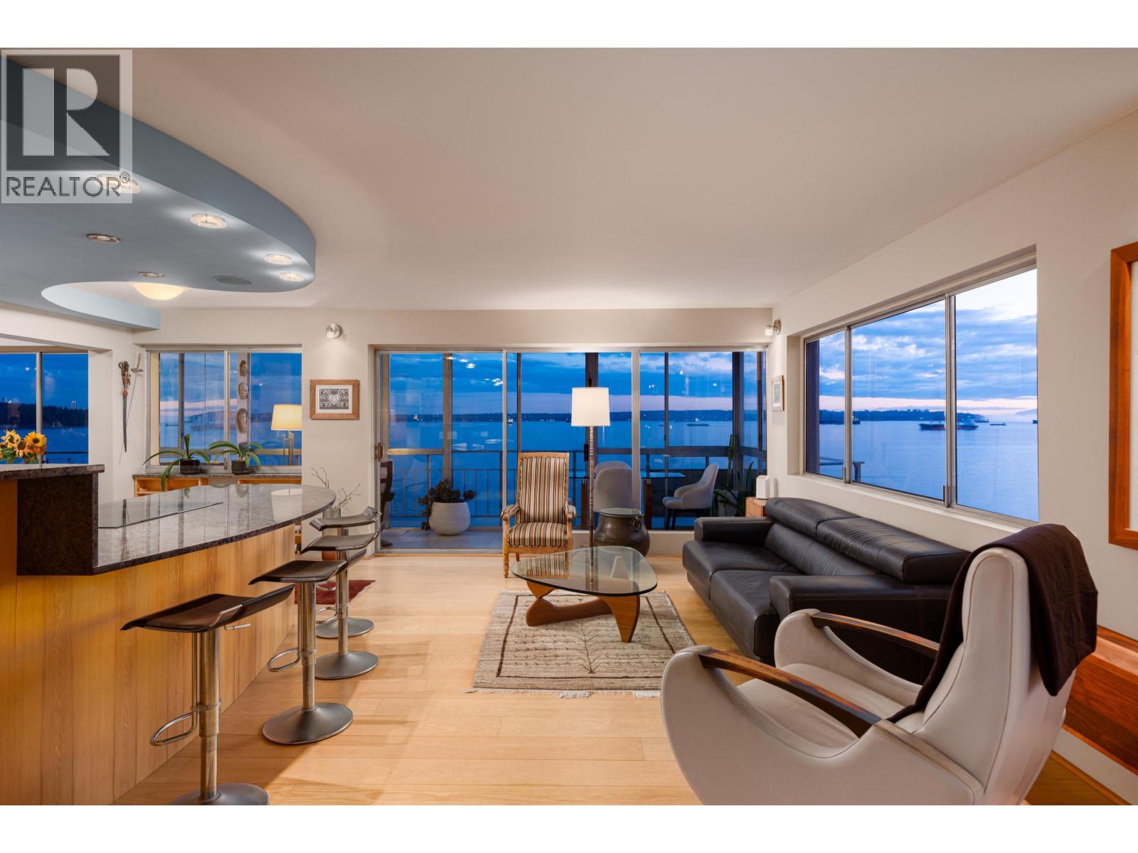 1001-02 150 24TH STREET, West Vancouver, British Columbia