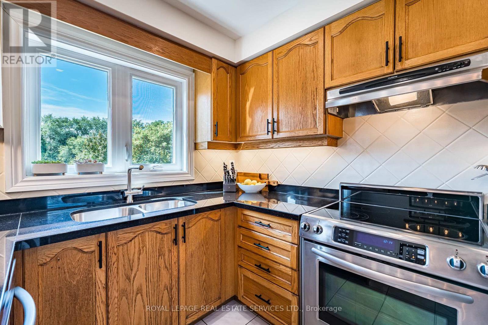 69 - 1588 South Parade Court, Mississauga (East Credit), Ontario  L5M 6E7 - Photo 16 - W12401469