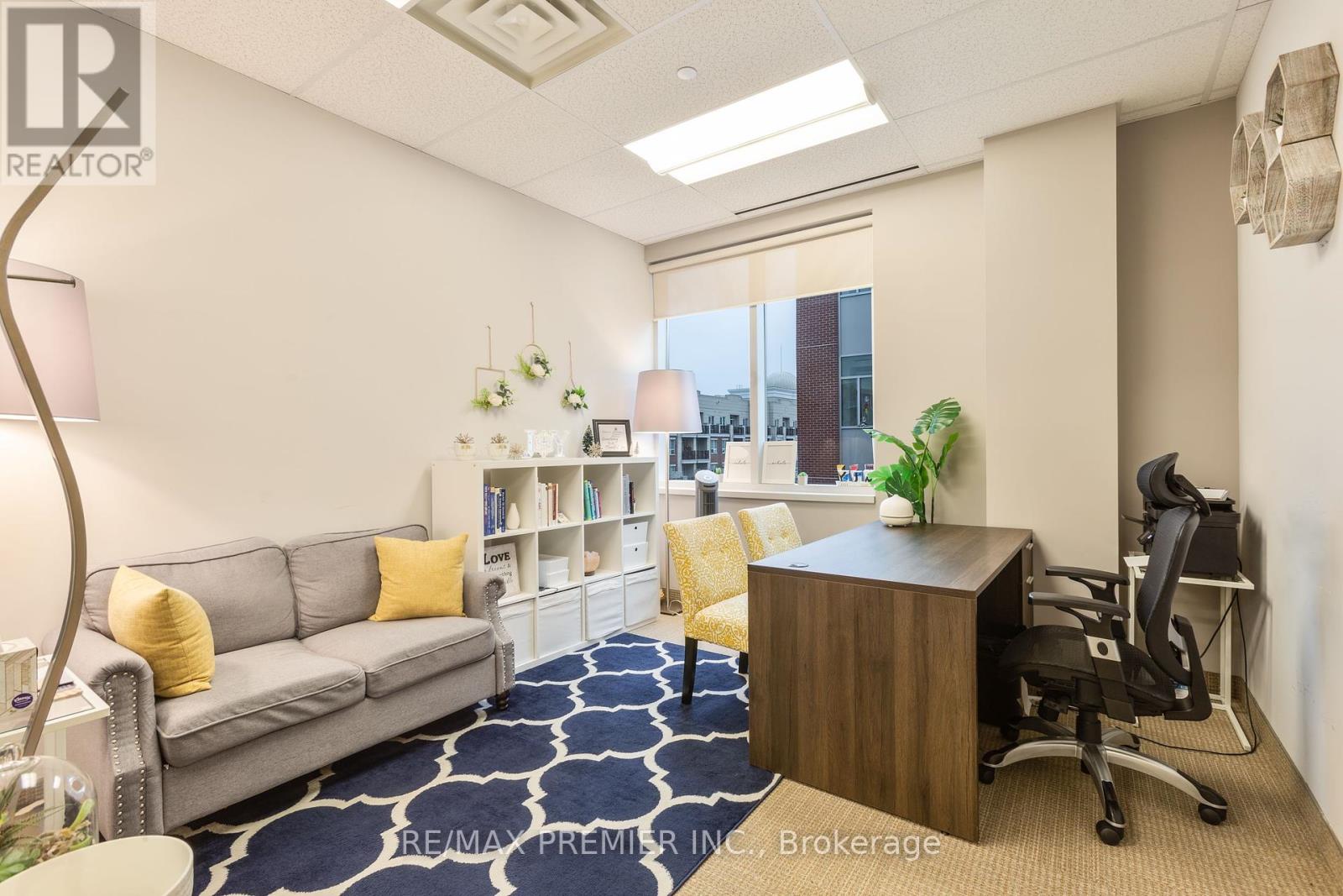 301-G - 231 Oak Park Boulevard, Oakville, Ontario  L6H 6M4 - Photo 9 - W12401485