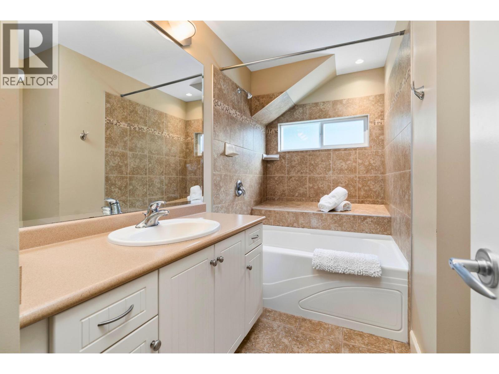 Lorem Ipsum Dolor S, North Vancouver, British Columbia  V7R  - Photo 24 - DEMO28856258