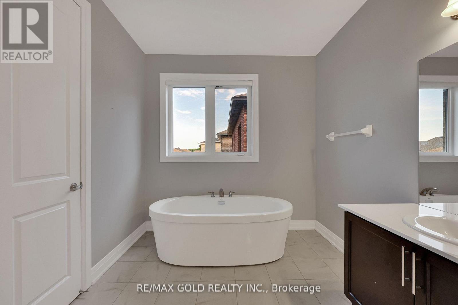 803 Queenston Boulevard, Woodstock, Ontario  N4T 0M5 - Photo 32 - X12401453