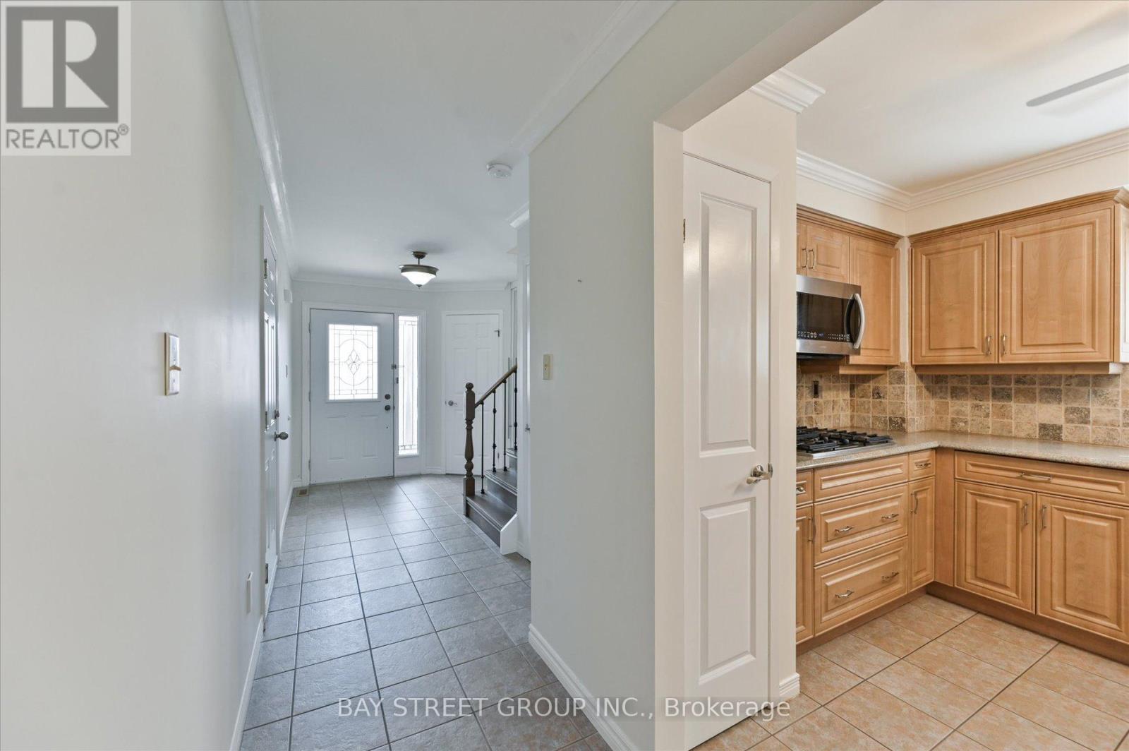 378 East 24th Street, Hamilton, Ontario  L8V 4V2 - Photo 4 - X12401479