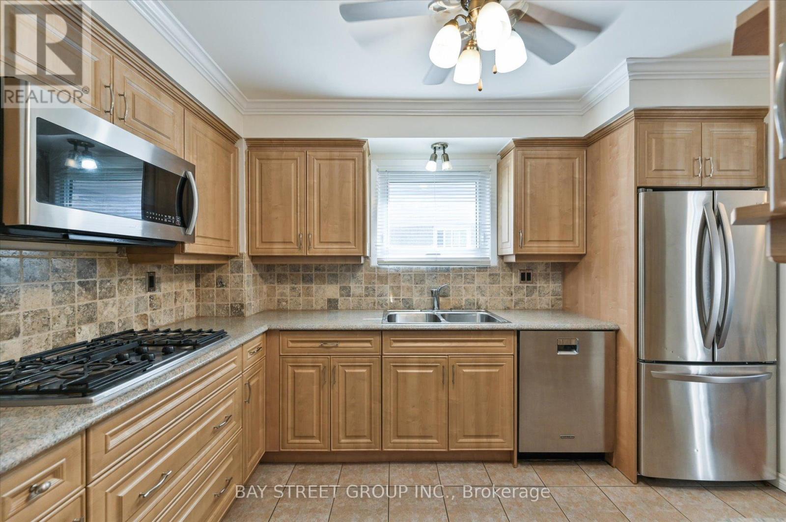 378 East 24th Street, Hamilton, Ontario  L8V 4V2 - Photo 6 - X12401479