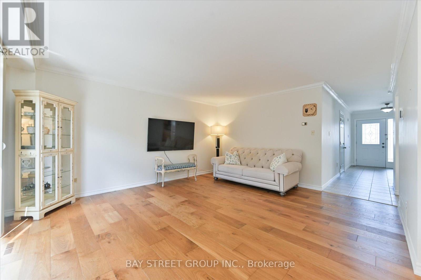 378 East 24th Street, Hamilton, Ontario  L8V 4V2 - Photo 9 - X12401479