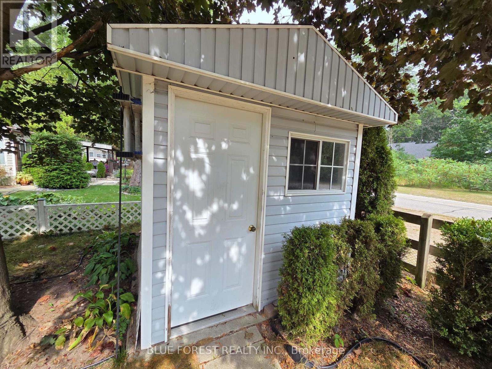 B19 - 9910 Northville Crescent, Lambton Shores, Ontario  N0M 2N0 - Photo 14 - X12401523
