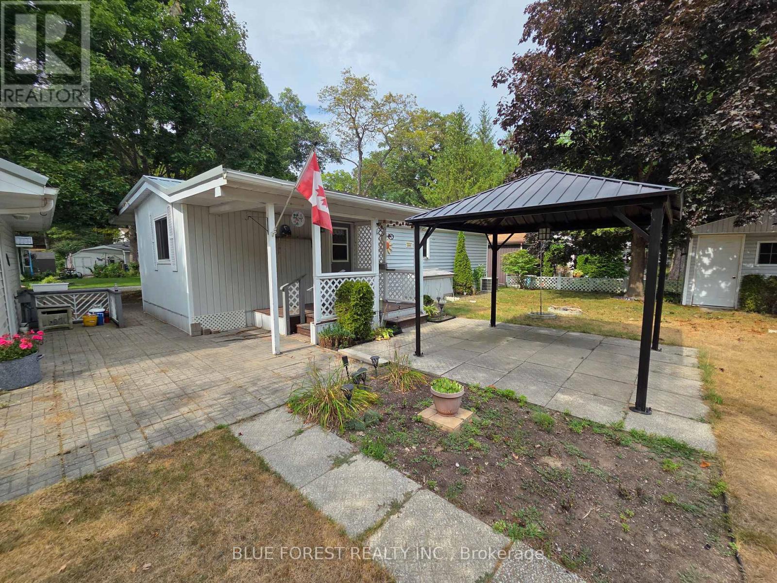 B19 - 9910 Northville Crescent, Lambton Shores, Ontario  N0M 2N0 - Photo 2 - X12401523