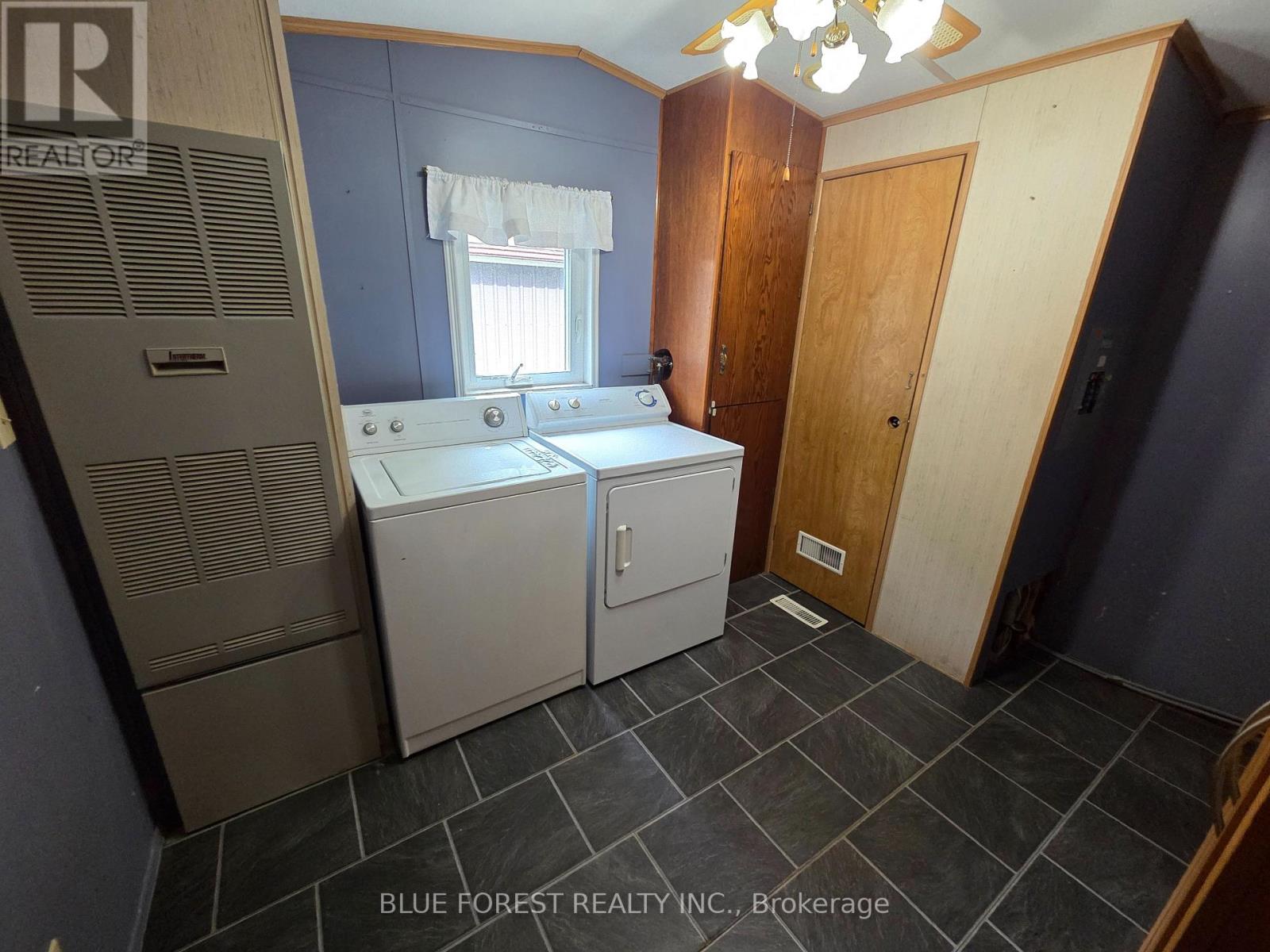 B19 - 9910 Northville Crescent, Lambton Shores, Ontario  N0M 2N0 - Photo 5 - X12401523