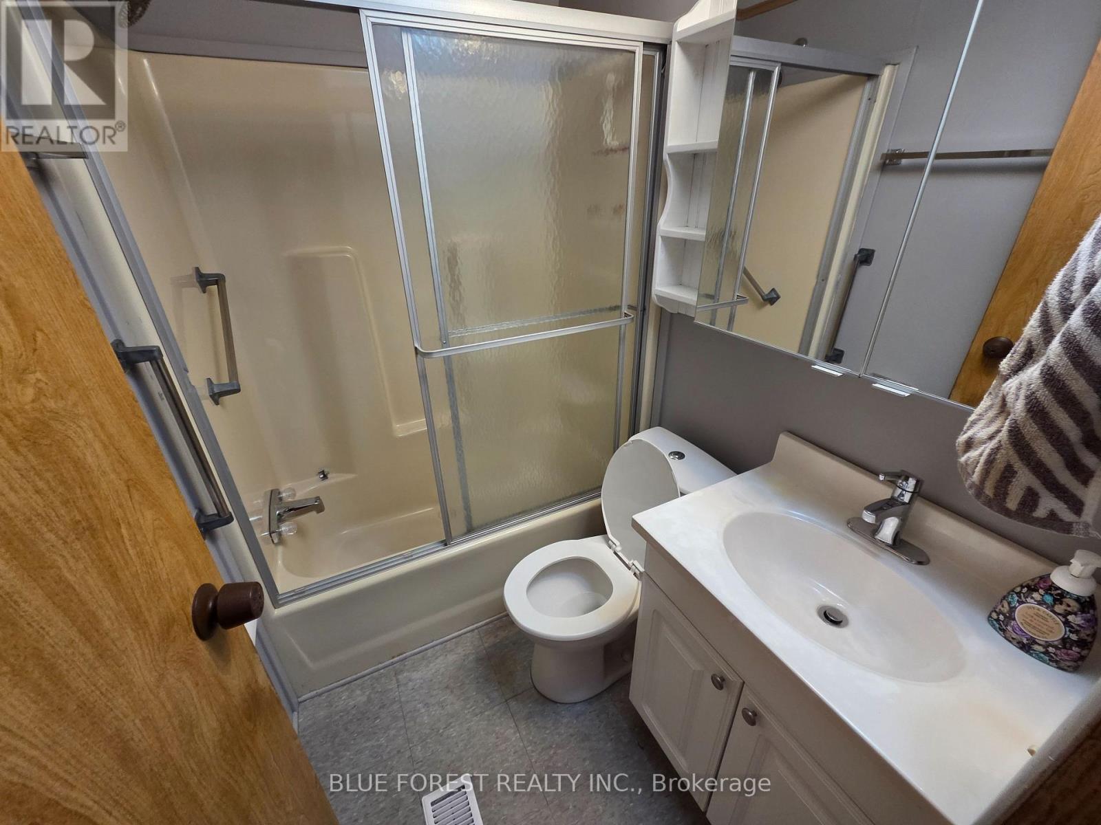 B19 - 9910 Northville Crescent, Lambton Shores, Ontario  N0M 2N0 - Photo 6 - X12401523