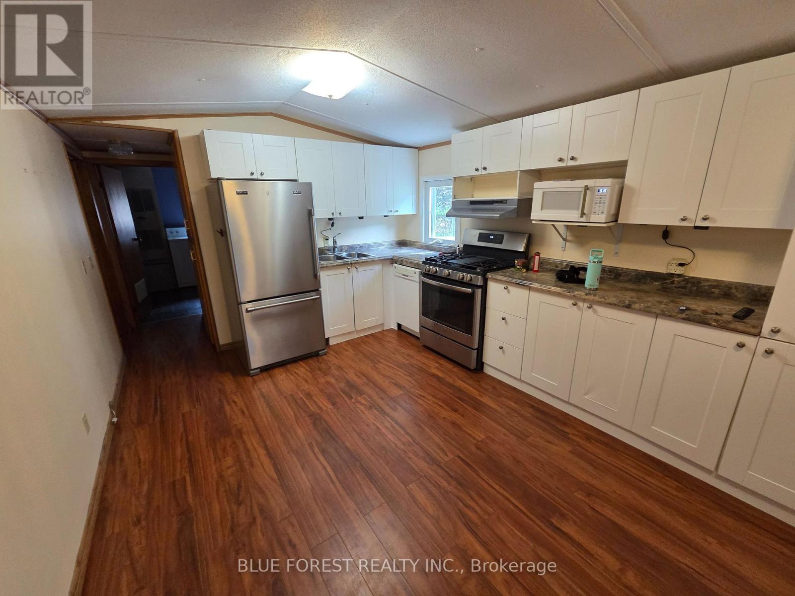 B19 - 9910 Northville Crescent, Lambton Shores, Ontario  N0M 2N0 - Photo 8 - X12401523