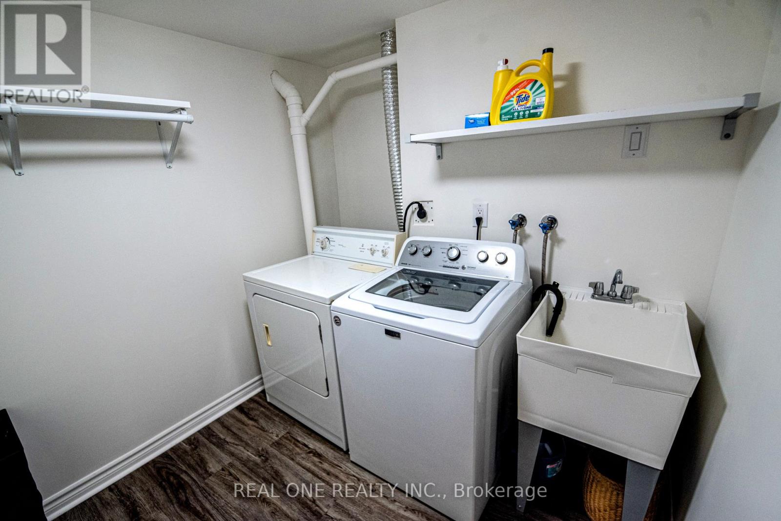 1570 Park Royale Boulevard, Mississauga, Ontario  L5E 2Z4 - Photo 13 - W12401530