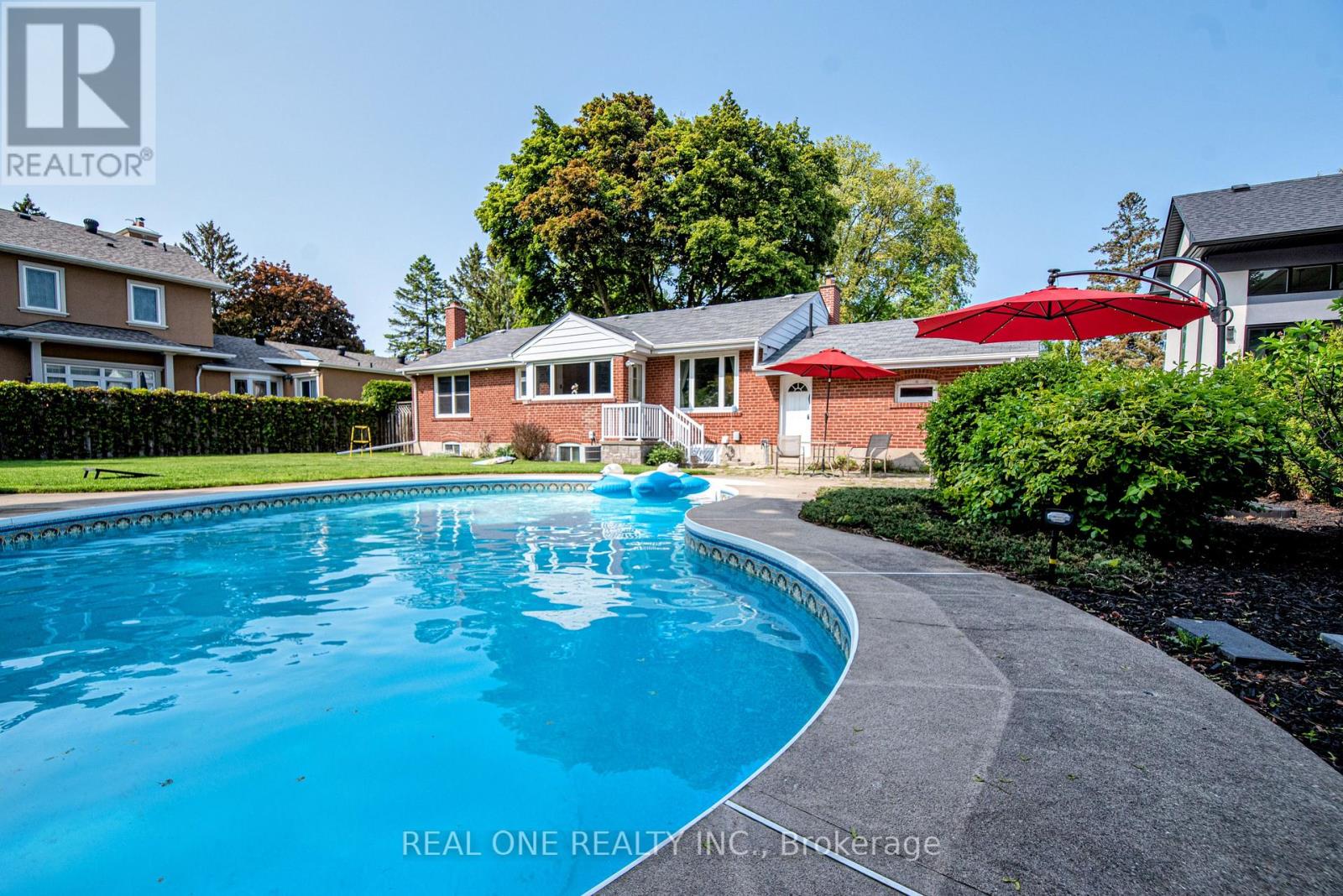 1570 Park Royale Boulevard, Mississauga, Ontario  L5E 2Z4 - Photo 16 - W12401530