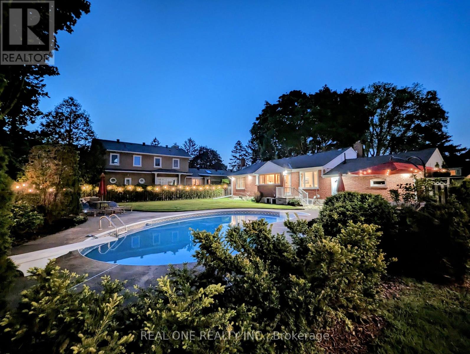 1570 Park Royale Boulevard, Mississauga, Ontario  L5E 2Z4 - Photo 21 - W12401530