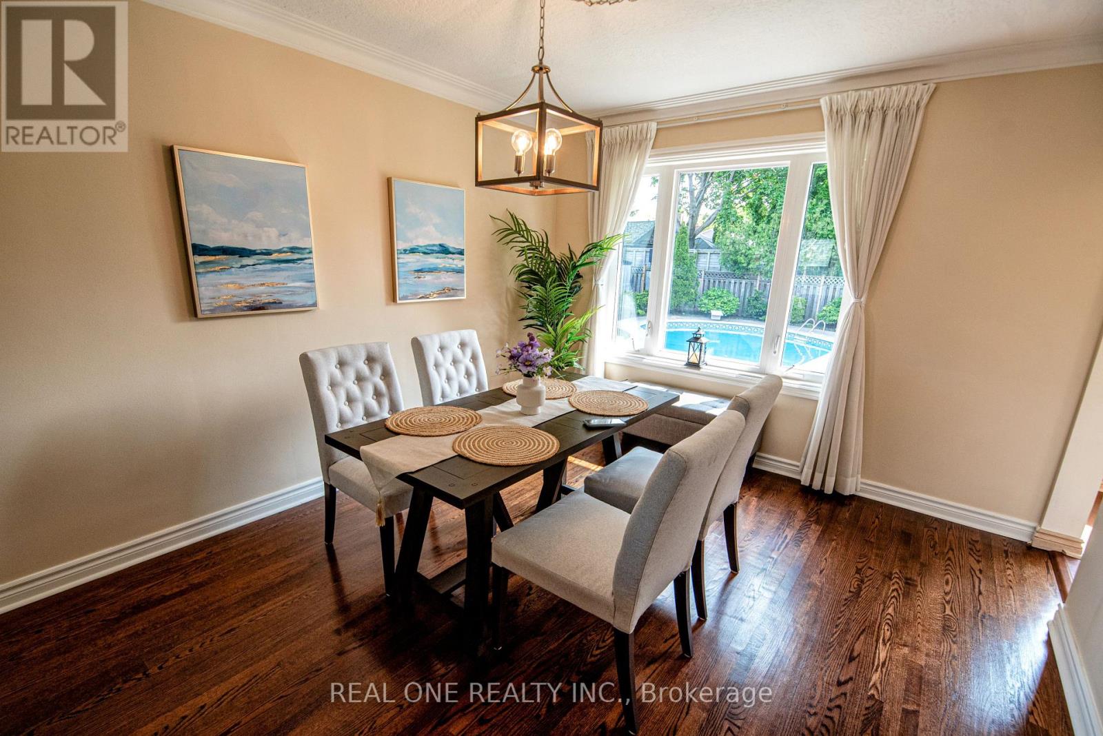 1570 Park Royale Boulevard, Mississauga, Ontario  L5E 2Z4 - Photo 3 - W12401530