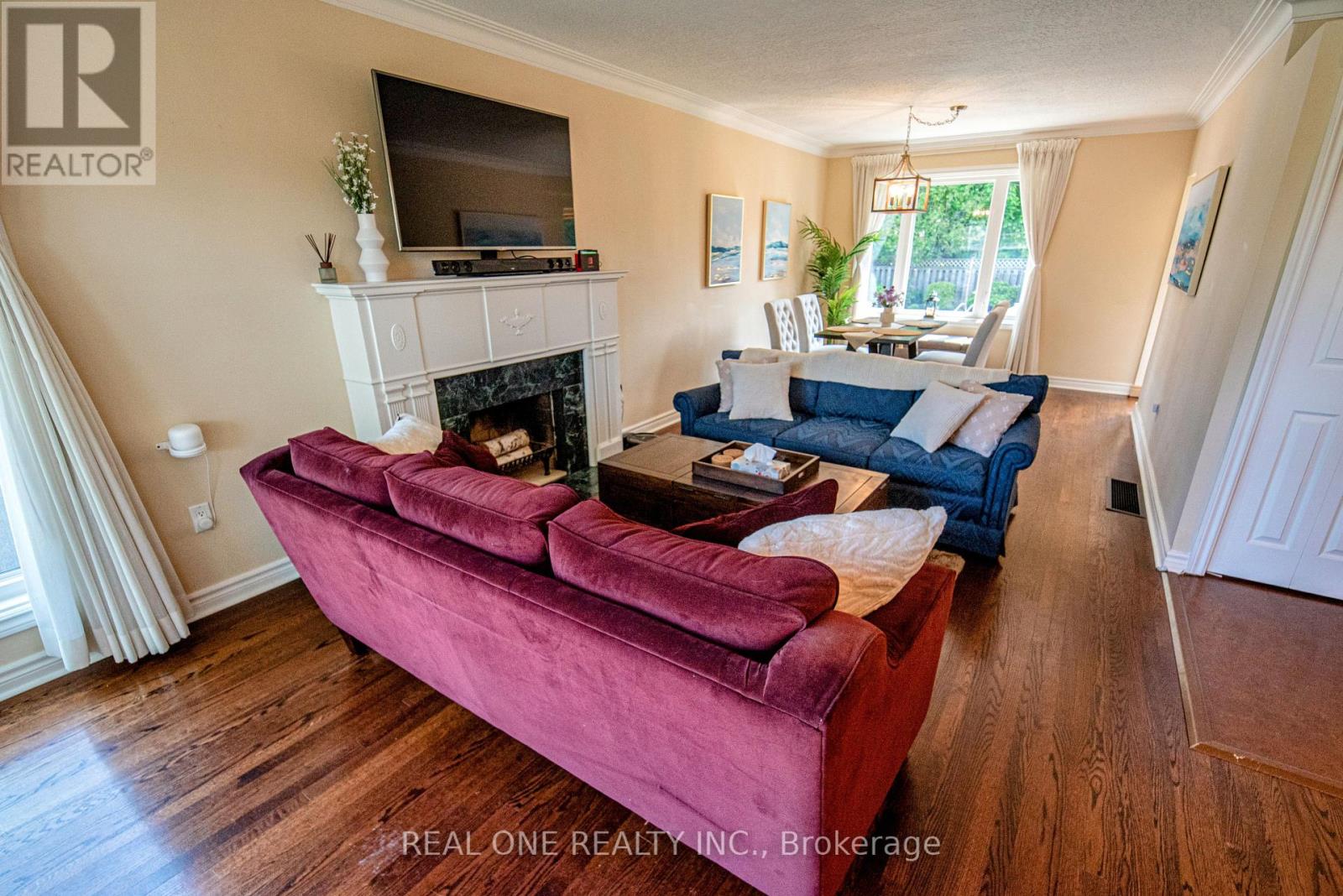 1570 Park Royale Boulevard, Mississauga, Ontario  L5E 2Z4 - Photo 4 - W12401530