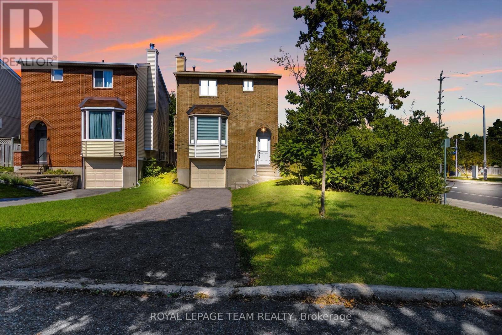 2 Brookhaven Court, Ottawa, Ontario  K2H 9E3 - Photo 2 - X12401541