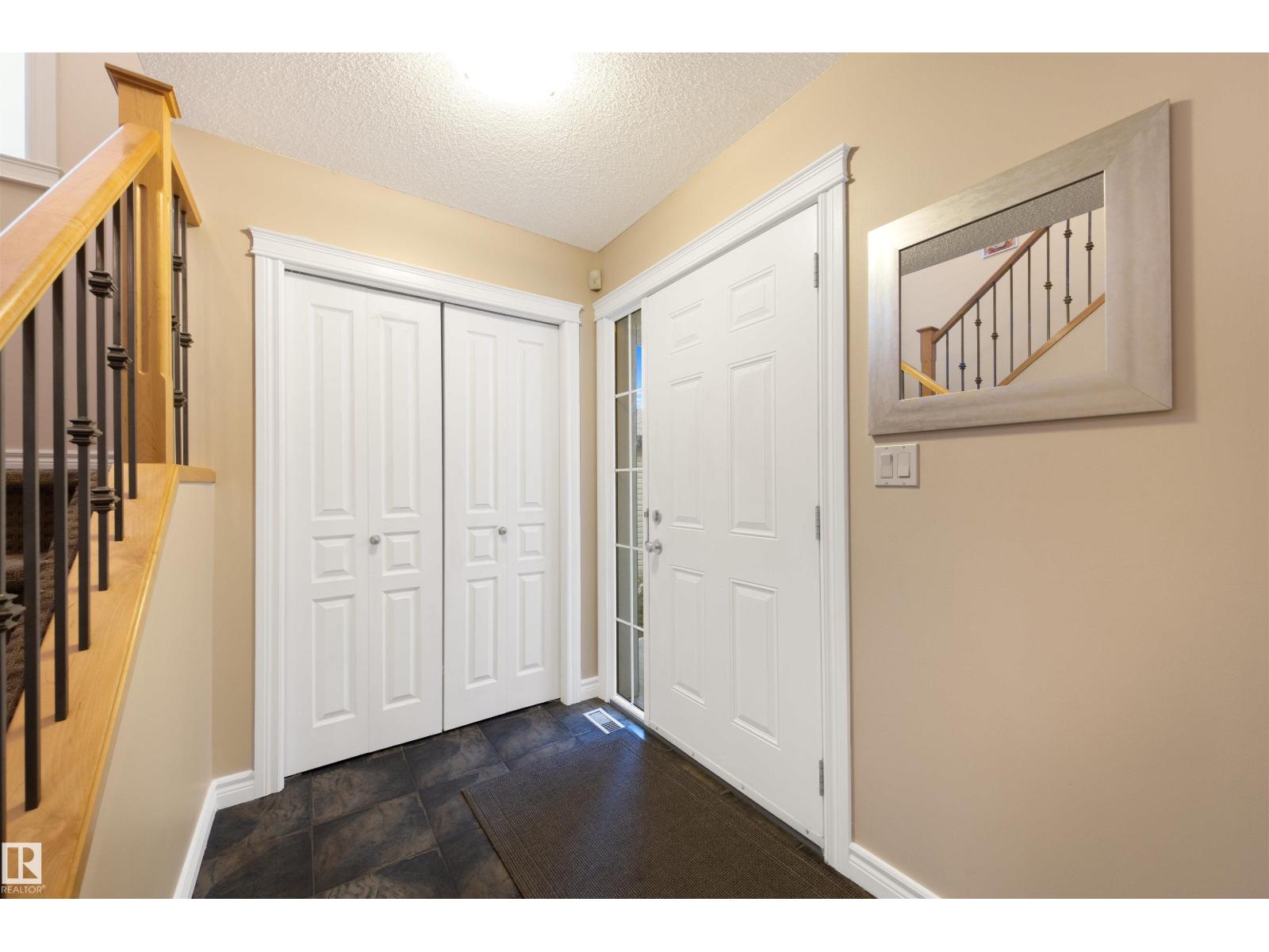 2708 Miles Pl Sw, Edmonton, Alberta  T6W 0B3 - Photo 2 - E4457615