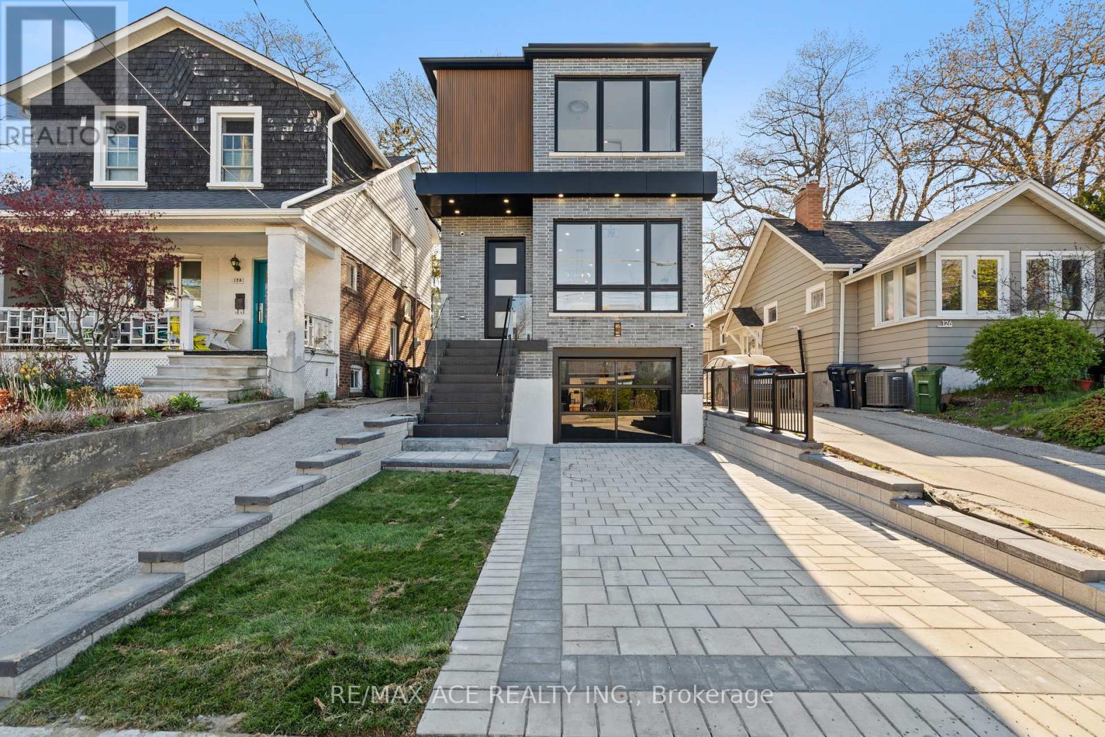 Property at 122 WARDEN AVENUE image 3